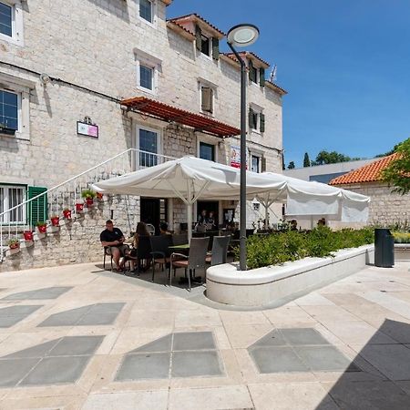 Apartments And Rooms Misic Trogir Exterior photo